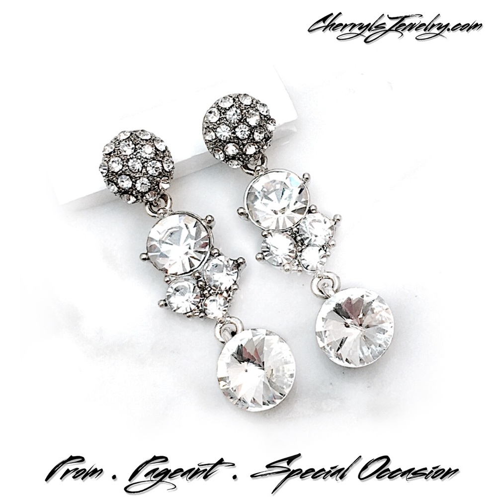 Clear Austrian Crystal Earrings.  e1 - Picture 3 of 4